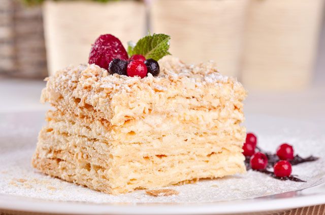 От Анны Павловы до Наполеона. В честь кого названы любимые десерты?
