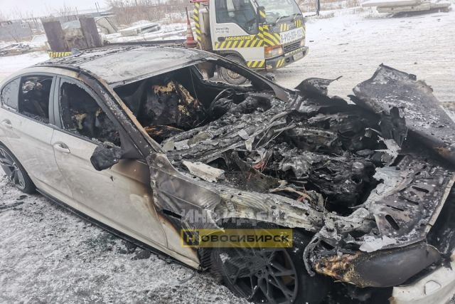 Под Новосибирском массовая драка в кафе закончилась поджогом BMW