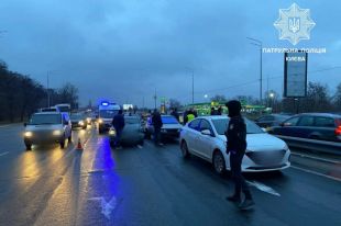 В Киеве столкнулись пять автомобилей: на одном из шоссе затруднено движение