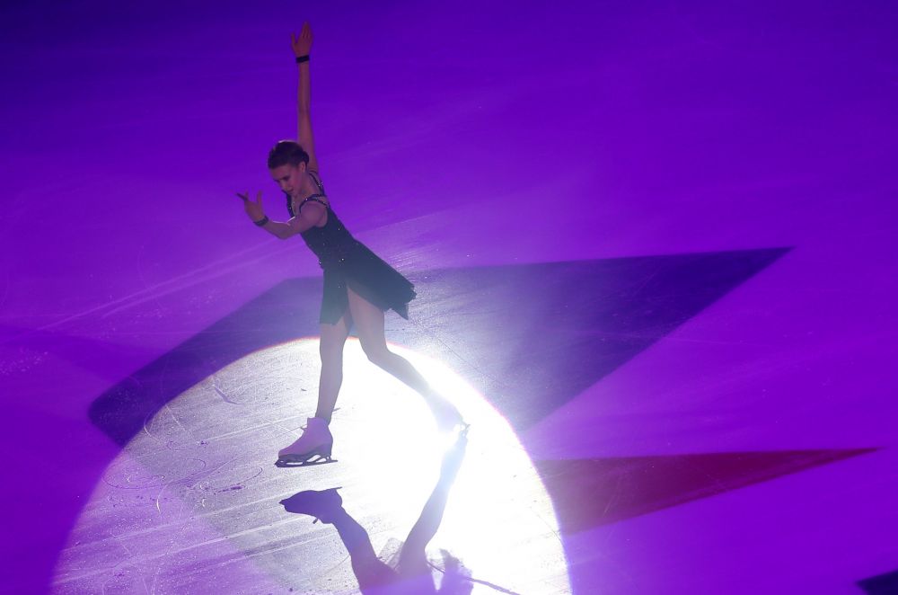 Майя Хромых бронзовую медаль в женском одиночном катании на VI этапе Гран-при ISU по фигурному катанию в Сочи. На фотографии: Майя Хромых во время показательных выступлений