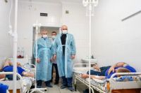 Много пострадавших пока находится в больнице, их регулярно навещает губернатор С. Цивилев.  