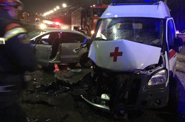 Водитель скорой помощи погиб в ДТП ночью в Саратове