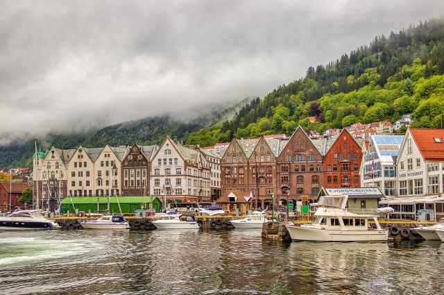  Цвет оказывает немалое влияние на восприятие пространства города. На фото - город Берген в Норвегии.