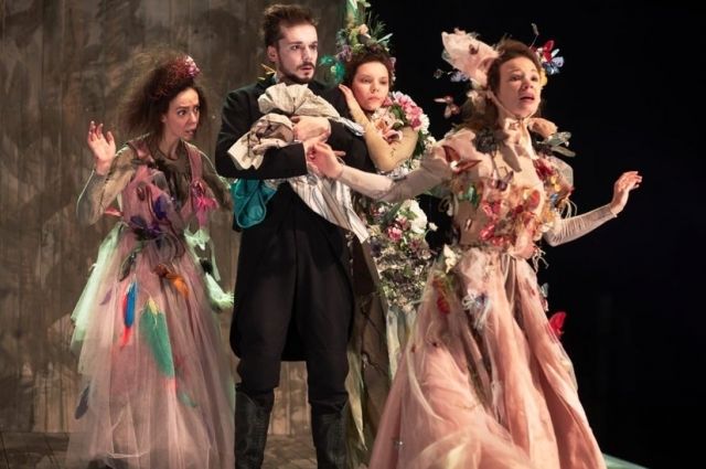 Театр на Бронной приедет в Новотроицк с постановкой «Женщина-змея»