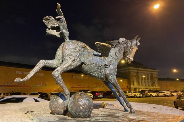 В Петербурге ограничат движение из-за катка на Конюшенной площади