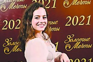 Лера Абакумова.