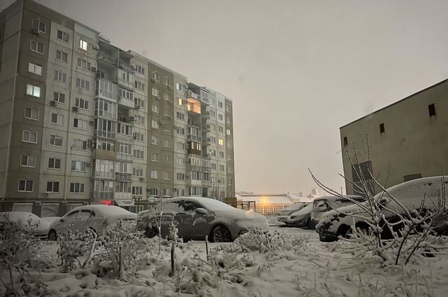 На улицы Симферополя высыпали 15 тонн реагента в борьбе с первым снегом