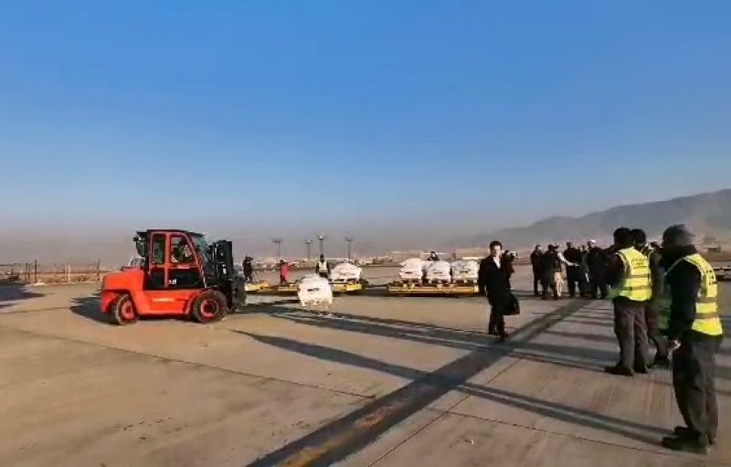 Разгрузка самолёта Ил-76 Минобороны России в аэропорту Кабула