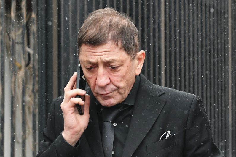 Певец Григорий Лепс у театра «Градский холл», где проходит церемония прощания с народным артистом России Александром Градским