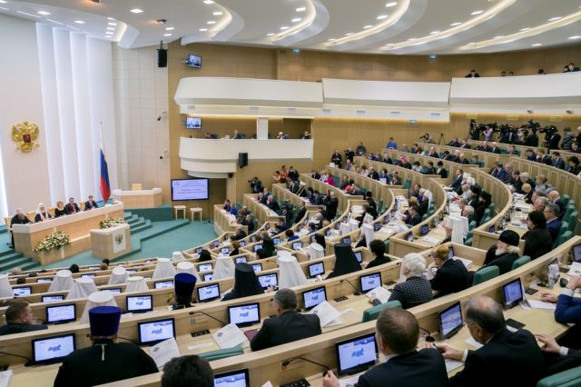 Совет Федерации увеличил МРОТ в 2022 году до 13 890 рублей