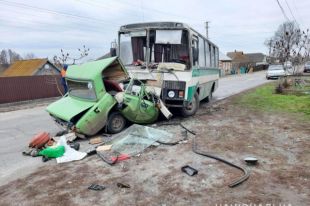 В Харьковской области автобус влетел в легковой автомобиль: есть жертвы