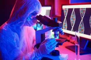 Ученые открыли антитело для разработки универсальной COVID- вакцины.