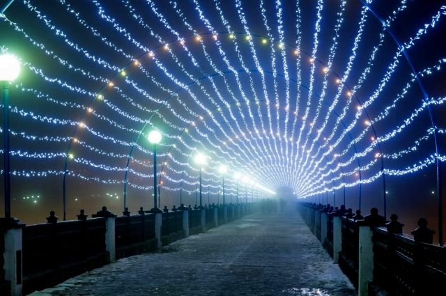 На самом длинном световом мосту в России заменят лампочки