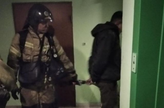 В Оренбурге из пожара в квартире спасены девять человек.