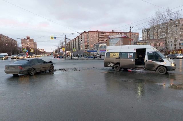 16-летняя девушка пострадала в ДТП с маршруткой в Челябинске