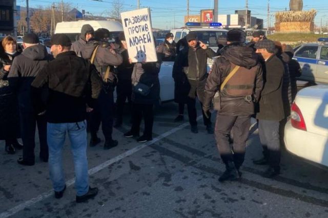 В Махачкале продолжается митинг оставшихся без газа горожан