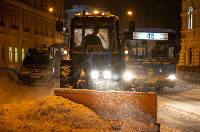 В ночь на субботу с главных улиц Владивостока вывезут снег и лед