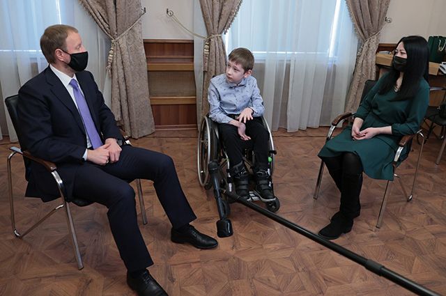 Губернатор встретился с шестиклассником Максимом Трофимовым.