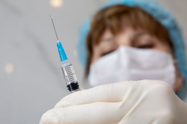 Более 10 тысяч доз вакцина от коронавируса поступили в Псковскую область