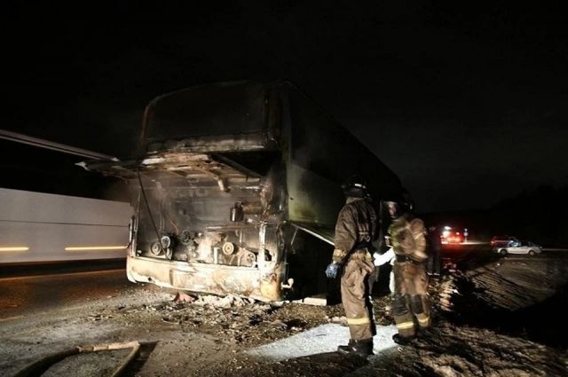Пассажирский автобус сгорел на трассе Пермь – Екатеринбург