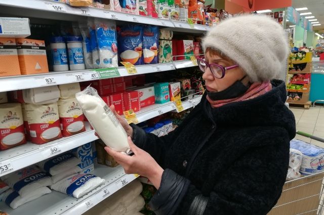 К зиме 2021 года сахар в магазинах стоит уже больше 50-и рублей за килограмм.
