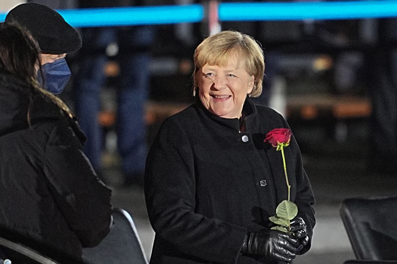 Ангела Меркель на торжественной церемонии, посвящённой её уходу с поста Федерального канцлера Германии