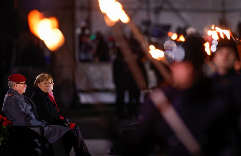Ангела Меркель на торжественной церемонии, посвящённой её уходу с поста Федерального канцлера Германии