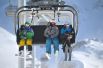 Лыжники на подъемнике курорта «Красная Поляна» в Сочи