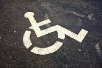 Парковка для инвалидов.
