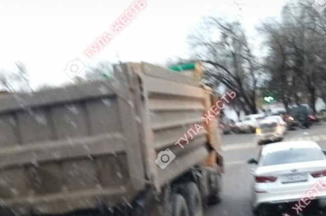 В Туле на улице Кауля грузовик насмерть сбил пенсионерку