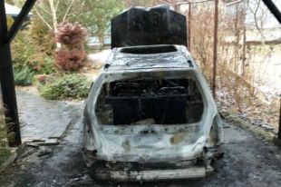 В Ужгороде сожгли два автомобиля журналиста: полиция расследует дело.