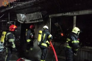 В Киеве произошел масштабный пожар на рынке «Оболонь».