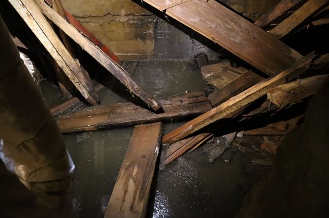 В двух пятиэтажках Саратова затопило подвалы кипятком