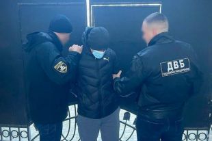 В Ровенской области четверо мужчин напали на полицейского