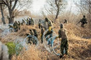 На польско-беларусскую границу в подмогу прибыли эстонские военные