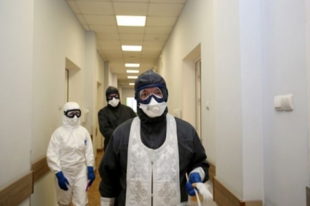 Нижегородские священники исповедуют тяжелобольных пациентов с коронавирусом