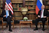 16 июня 2021. Президент РФ Владимир Путин и президент США Джо Байден (слева) во время встречи в Женеве на вилле Ла Гранж. 	16.06.2021