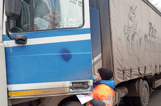 Саратовским водителям напомнили о правилах пересечения жд переездов