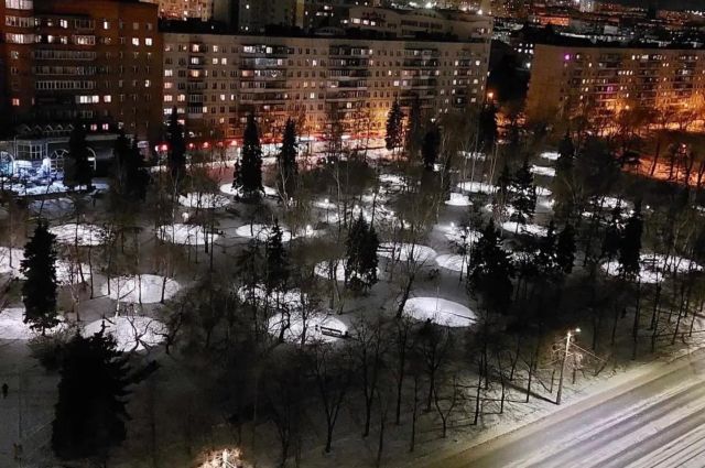 Урбанист раскритиковал «точечное» освещение в челябинском сквере