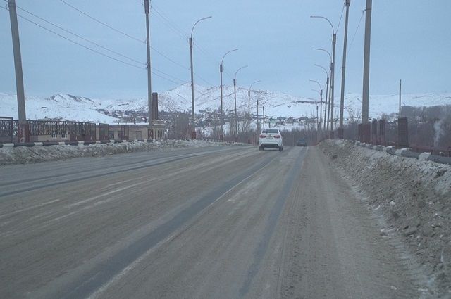 Жители Медногорска пожаловались на состояние путепровода