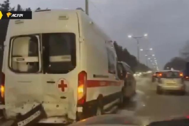 В Новосибирске машина скорой попала в тройное ДТП на Бердском шоссе
