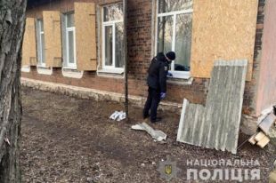 Враг на Донбассе обстрелял жилой дом: жертв нет.