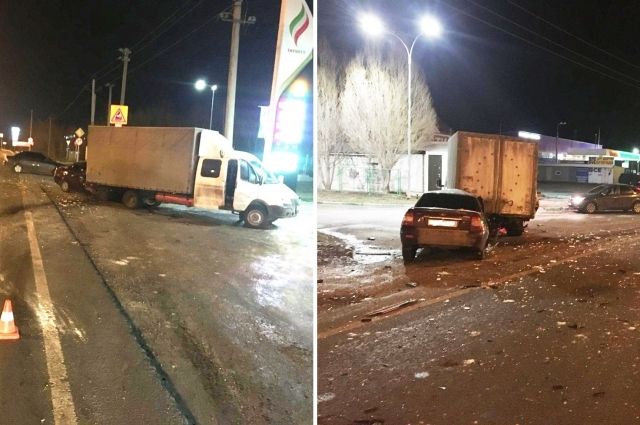 Под Самарой «Приора» врезалась в грузовик с автозапчастями