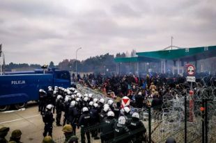 В Польше за помощь нелегальным мигрантам задержали почти 100 украинцев.