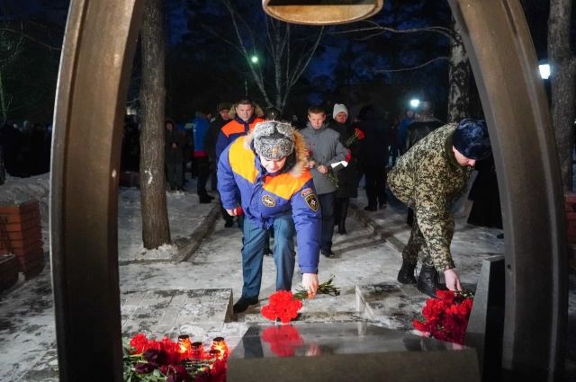 На девятый день с момента взрыва в шахте в городах Кузбасса прошли траурные мероприятия.