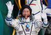 Член основного экипажа 20-й экспедиции на МКС японский космический турист Юсаку Маэдзава перед запуском ракеты-носителя «Союз-2.1а» с транспортным пилотируемым кораблем «Союз МС-20» со стартовой площадки космодрома Байконур