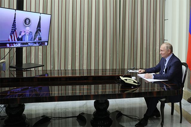 7 декабря 2021. Президент РФ Владимир Путин во время переговоров с президентом США Джозефом Байденом в режиме видеоконференции.
