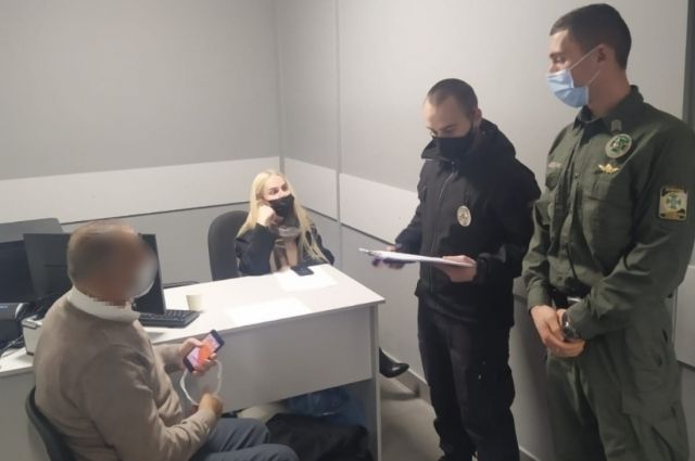 В Одесском аэропорту задержали иностранца разыскиваемого Интерполом 