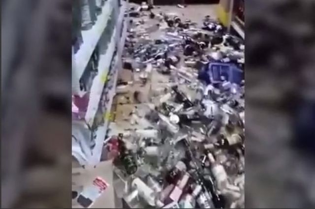 В Чебоксарах местный житель разбил 275 бутылок с элитным алкоголем