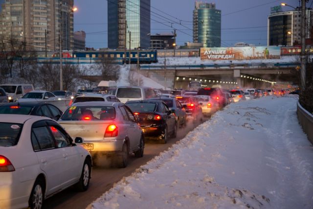 Пробки в Новосибирске достигли 9 баллов вечером 10 декабря